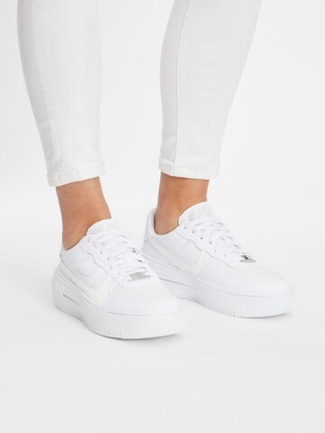 Nike Sportswear Platform trainers in White: front