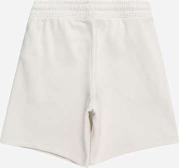 Regular Pantaloni de la GAP pe alb