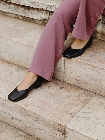 nae Vegan Shoes Ballerina 'Pam B' värissä musta