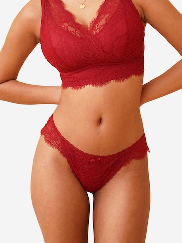 SugarShape Thong 'Emilia' in Red: front