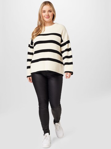 Selected Femme Curve - Pullover 'BLOOMIE' em branco