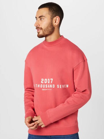 TOM TAILOR DENIM Sweatshirt i röd: framsida