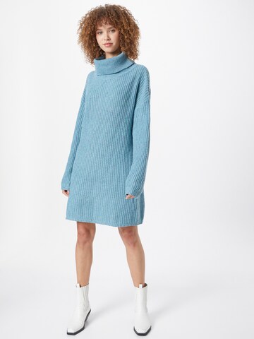 In The Style Knit dress 'Jossa' in Blue: front