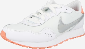 Nike Sportswear Sneaker 'VALIANT' in Weiß: front