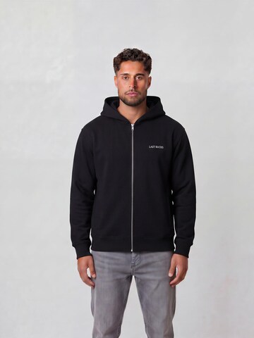 Veste de survêtement 'Last Bucks | Capital Zip Hoodie' Last Bucks en noir