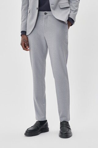 Coupe slim Pantalon 'Liam' Matinique en gris : devant