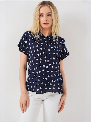 Bigdart Blouse in Blue: front