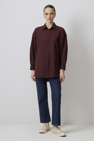 Touché Privé - Camiseta 'Oversized Poplin Shirt' en rojo: frente