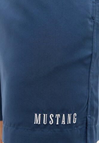 MUSTANG Regular Shorts in Blau