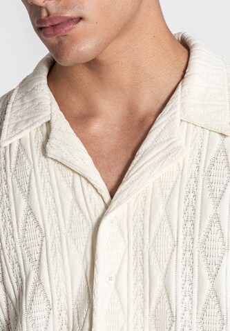 Coupe regular Chemise Gianni Kavanagh en beige