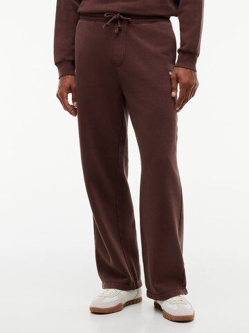 Tommy Jeans Regular Hose in Braun: Vorderseite