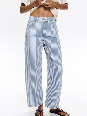 Pull&Bear Baggy Jeans in Blue: front