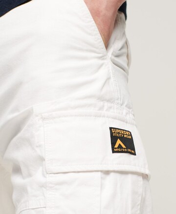 Regular Pantalon cargo Superdry en blanc