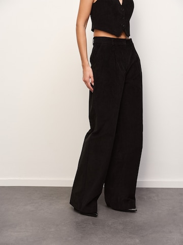 RÆRE by Lorena Rae - Loosefit Calças em preto: frente