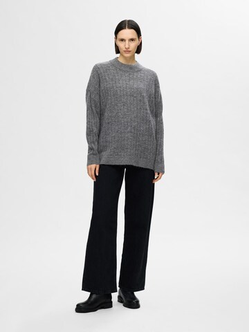 SELECTED FEMME Neulepaita 'Maline' värissä harmaa