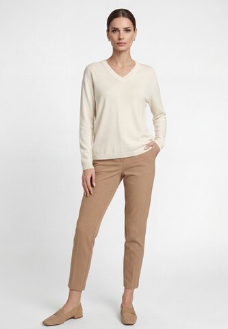 Usha Trui 'Casual' in Wit