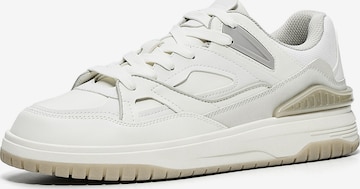Bershka Sneakersy niskie 'BAMBA STREET' w kolorze biały: przód