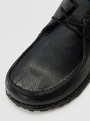 BIRKENSTOCK Snøresko 'Utti' i sort