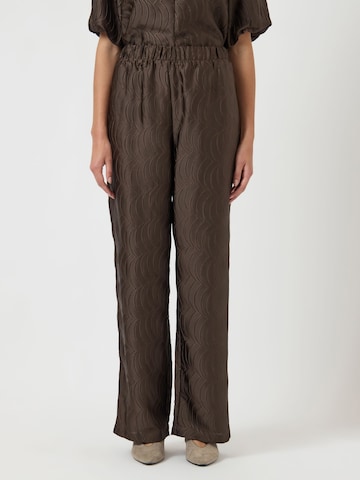Wide leg Pantaloni di YAS in marrone