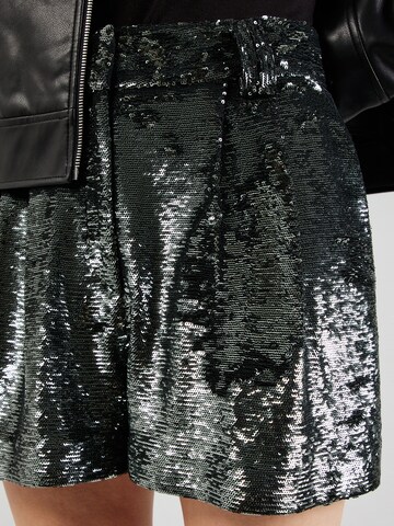 Wide leg Pantaloni con pieghe di IRO in grigio