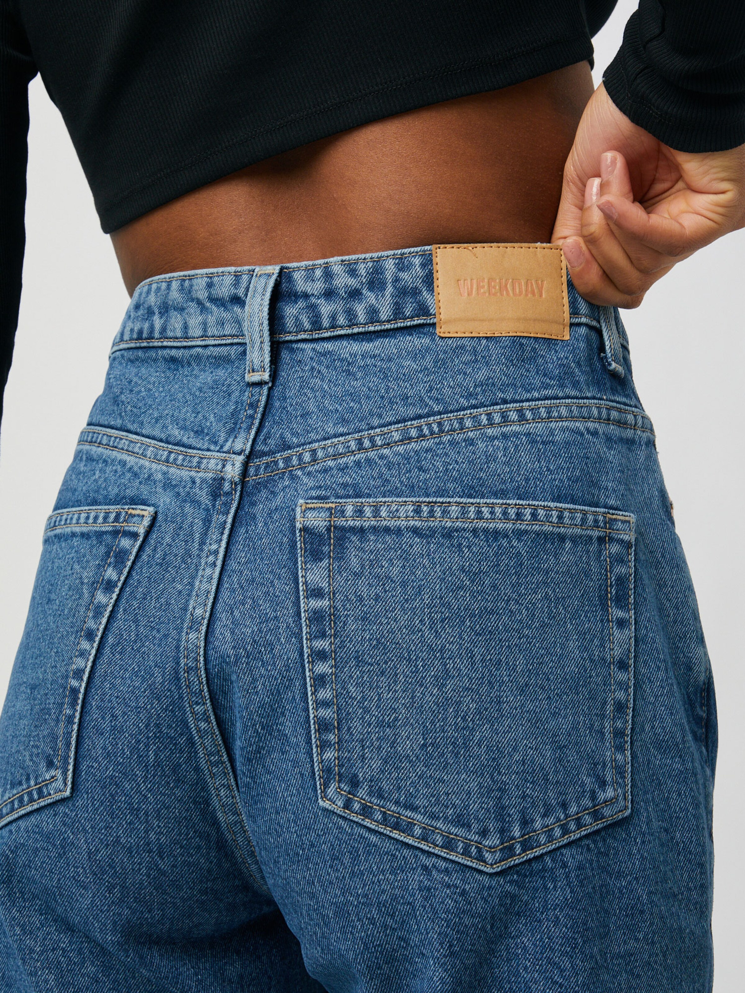 Frauen Jeans WEEKDAY Jeans 'Rowe Extra High Straight' in Blau - DJ18495