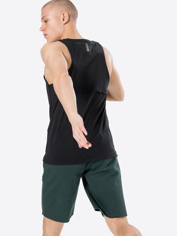 UNDER ARMOUR - Camiseta funcional 'Streaker' en negro