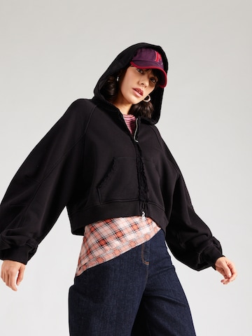 WEEKDAY - Sudadera con cremallera 'Freya' en negro