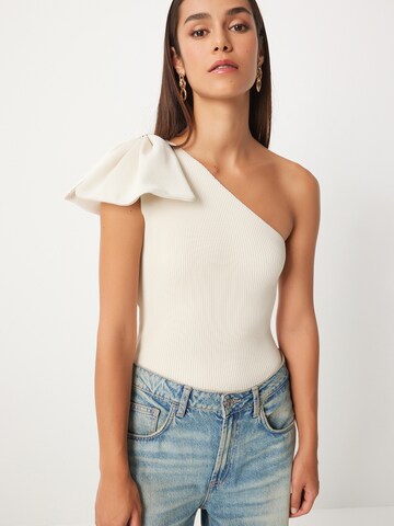 Tops en tricot Happiness İstanbul en beige : devant