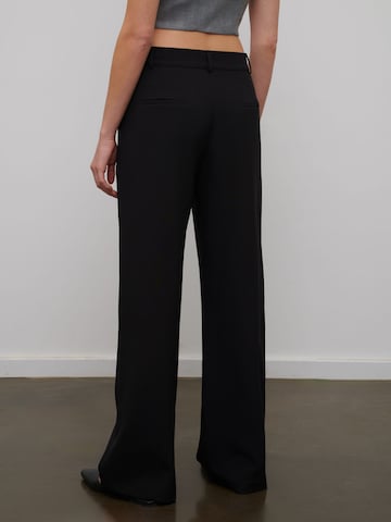 RÆRE by Lorena Rae Wide leg Pleat-Front Pants 'Talea' in Black