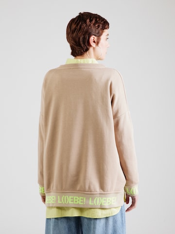 miss goodlifeSweater majica 'L(i)ebe' - smeđa boja