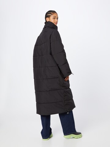 Cappotto invernale di Won Hundred in nero