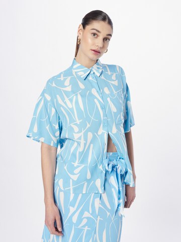 Monki Blouse in Blauw: voorkant