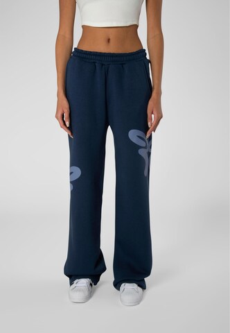 Felicious Loose fit Trousers in Blue: front