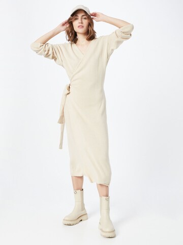 In The Style Knitted dress 'CARYS WHITAKER' in Beige