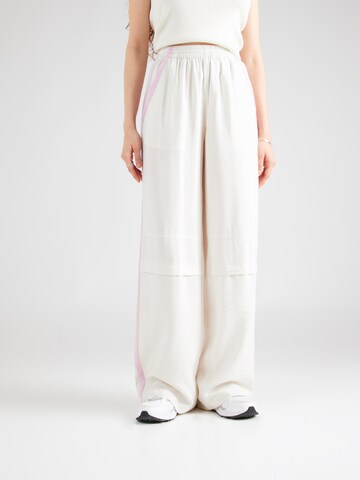 ABOUT YOU x Toni Garrn Wide leg Trousers in White: front