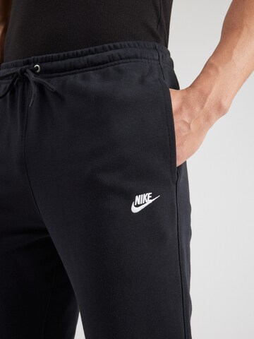 Tapered Pantaloni 'Club Fleece' de la Nike Sportswear pe negru
