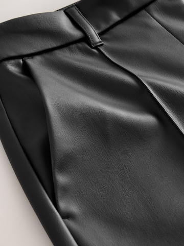 Regular Pantaloni de la Next pe negru