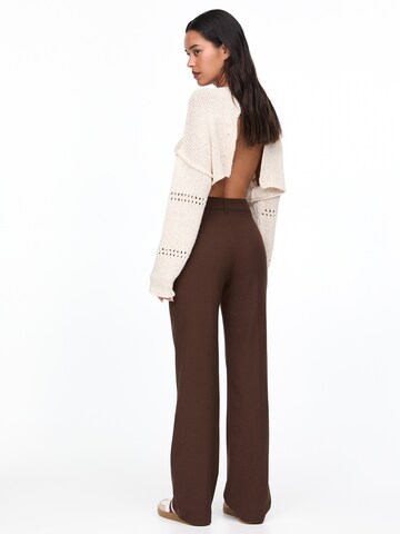 Loosefit Pantalon Pull&Bear en marron