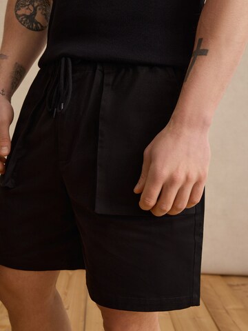 DAN FOX APPAREL Regular Shorts 'Yunus' in Schwarz