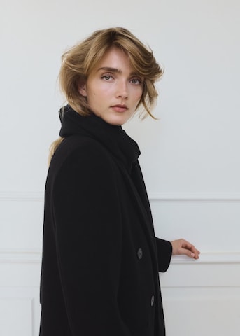 Manteau mi-saison 'MAS' MANGO en noir