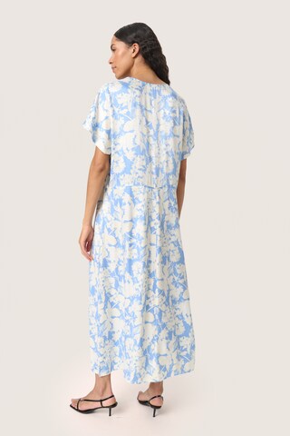 SOAKED IN LUXURY Jurk 'Becca' in Blauw