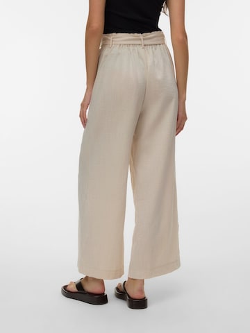 Wide leg Pantaloni con pieghe 'SYDNEY' di VERO MODA in beige