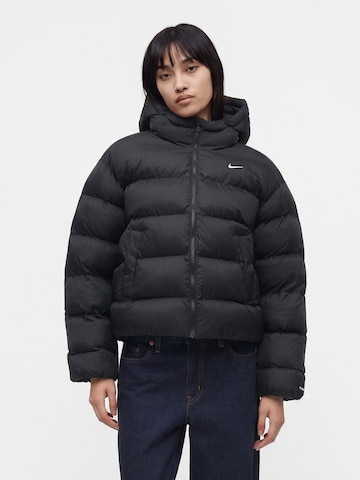 Nike Sportswear Zimná bunda 'CLSSC' - Čierna: predná strana