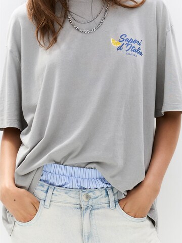 Pull&Bear Koszulka 'HELADO LIMON' w kolorze szary