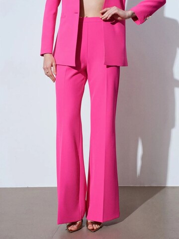 Dilvin Flared Pants in Pink