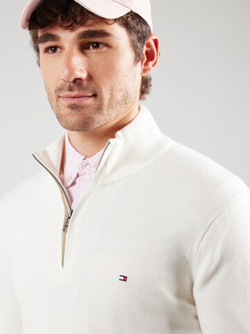 TOMMY HILFIGER Sweater in White