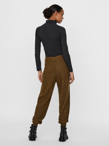 VERO MODA Tapered Hose 'Lefile' in Grün