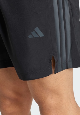 regular Pantaloni sportivi 'Tech Essentials' di ADIDAS PERFORMANCE in nero