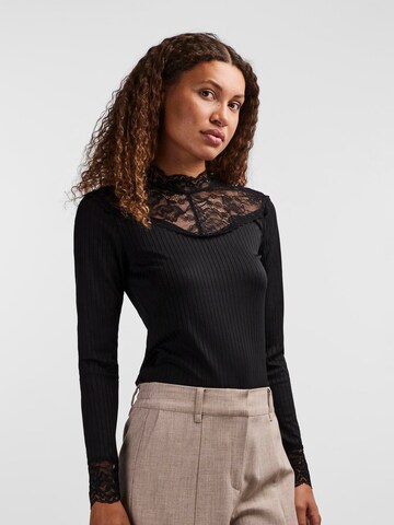 YAS Shirt 'Yasblace' in Schwarz: Vorderseite