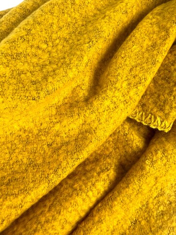 Kumixi - Chal en amarillo
